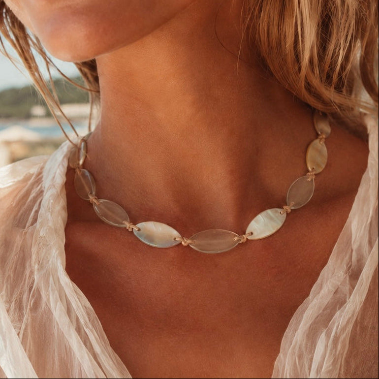 Wave Necklace in Rock Crystal and Tahitian Mother of Pearl